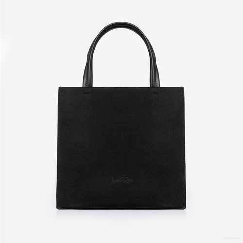 Красива сумка від українського виробника ТМ "LucheRino". Сумка виготовлена з високоякісного шкірзамінника та надійної міцної підкладки.